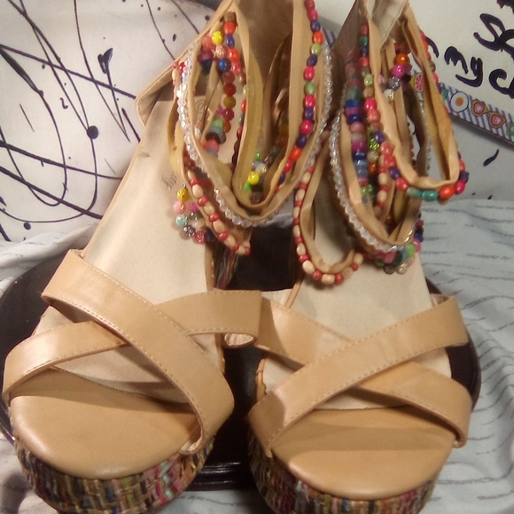 Shoes - FREE WITH PURCHASE SIZE 10 WOMEN PLATFORM HEELS